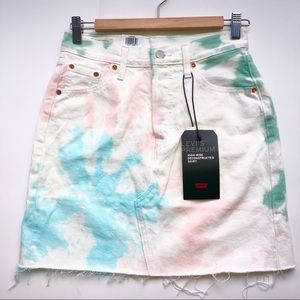 Levi’s High-Rise Deconstructed Denim Skirt in “Young Blood”, size 26